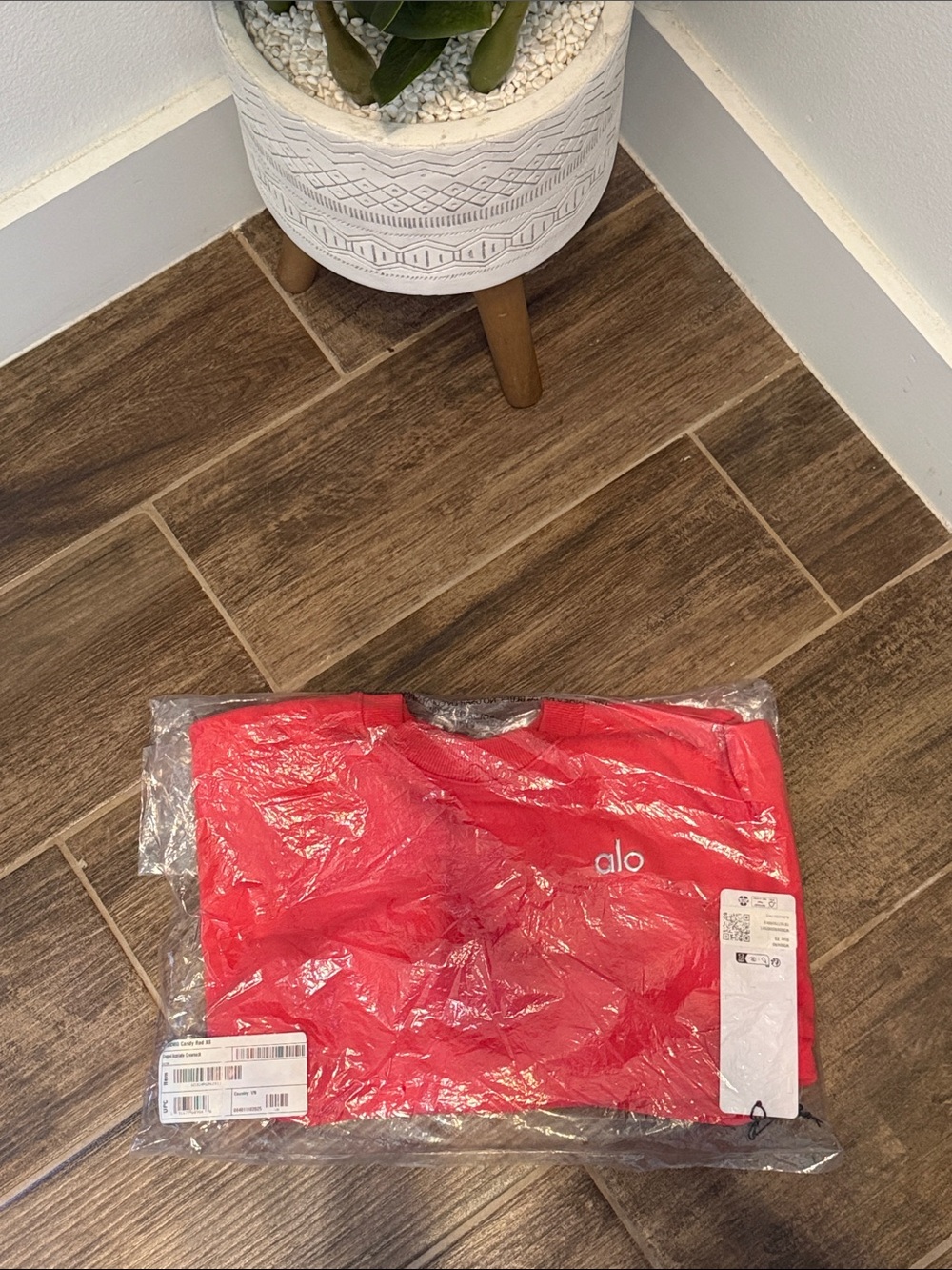 ALO Yoga Cropped Accolade Crewneck Candy Red XS